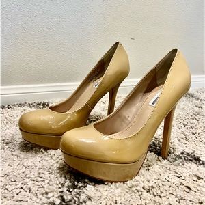Steve Madden tan patent platform heels.